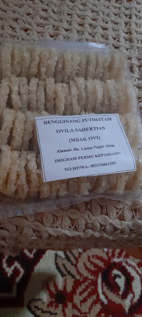 menjual tepung sagu aren, kopi bubuk dan rengginang bikinan sendiri,