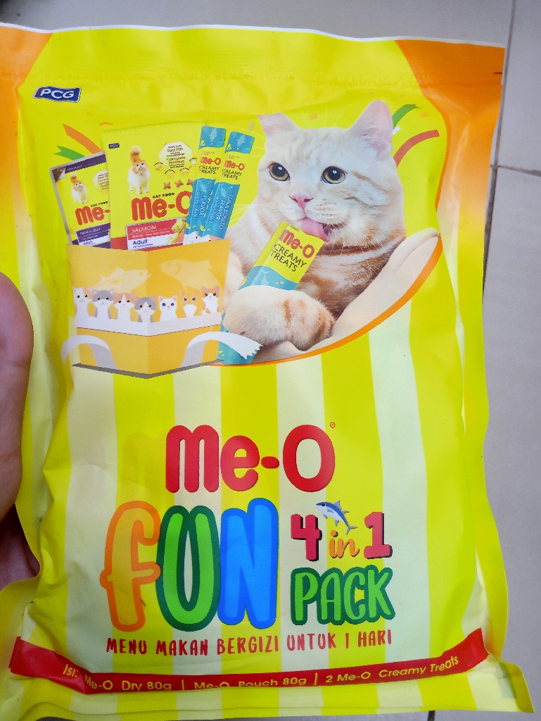Makanan kucing